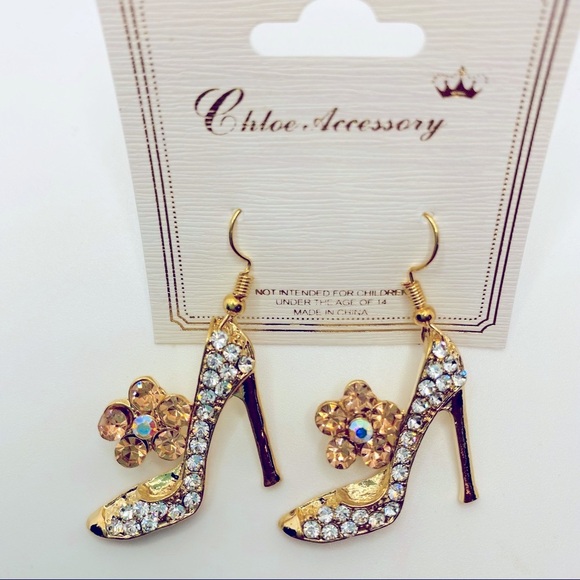 Earrings Stillettos Crystal set in Gold tone. Pierced.VERY SPARKLY AND B… - Picture 5 of 5